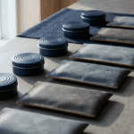 Snus und Nikotinbeutel Dosen minimalistisch arrangiert