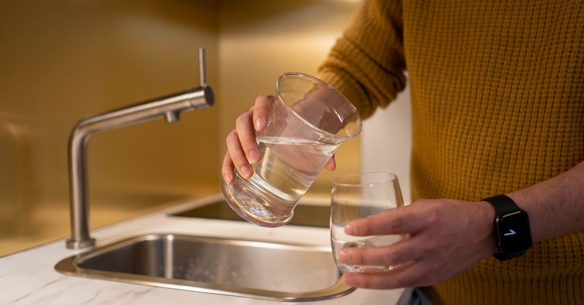 Ein Glas Wasser – die Debatte um Fluorid im Trinkwasser sachlich erklärt